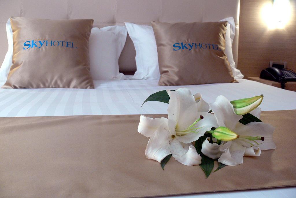 Sky 2 Hotel Тирана Екстериор снимка