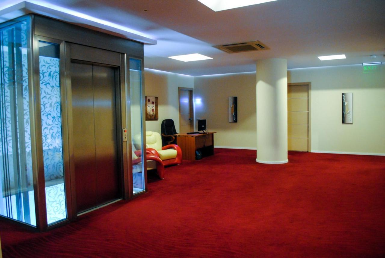 Sky 2 Hotel Тирана Екстериор снимка